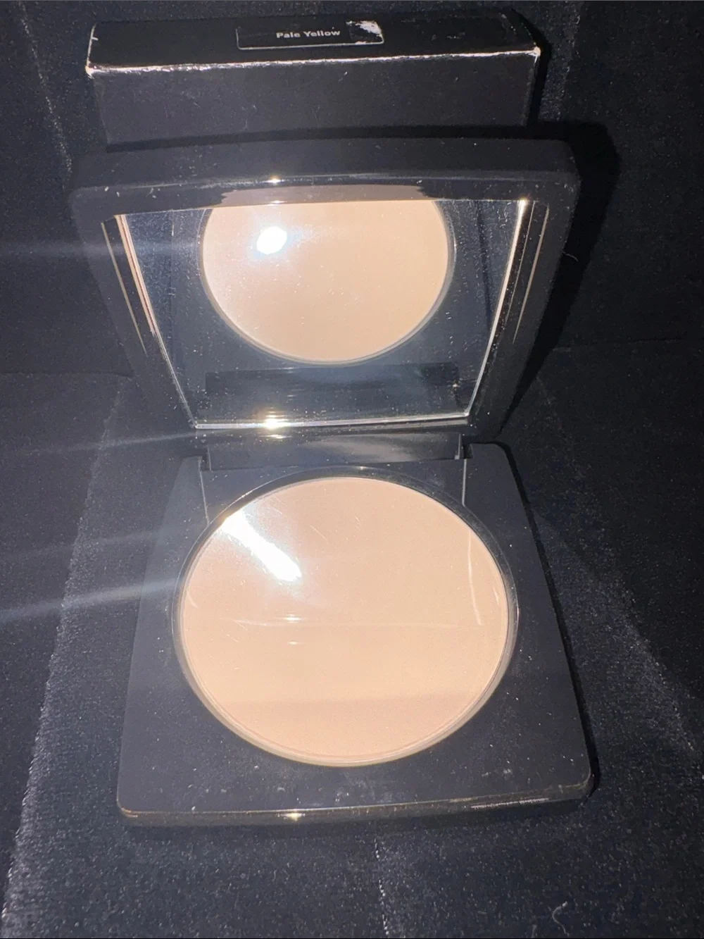 Bobbi Brown Sheer Finish Pressed Face Powder - Pale Yellow NIB